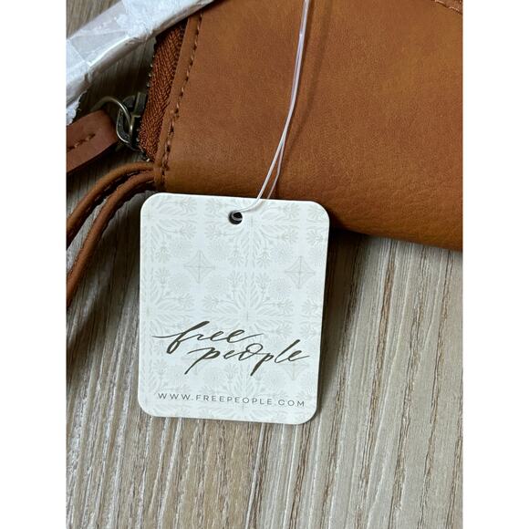Free People Distressed Vegan‎ Wallet in Brown NWT - Picture 5 of 8